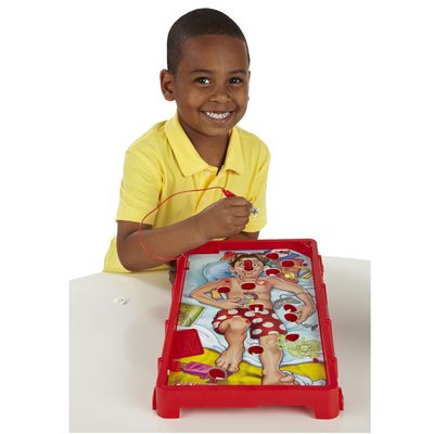 Menino-com-Jogo-Operando-2-Hasbro