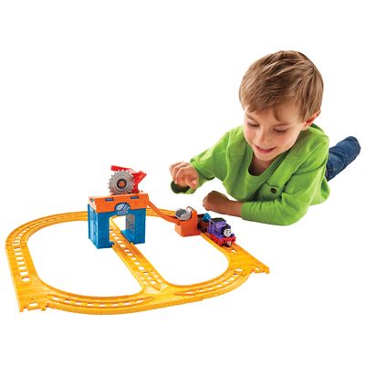 Ferrovia-Thomas---Friends---Dia-na-Pedreira---Fisher-Price